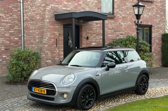 MINI Cooper (2016) thumbnail 2