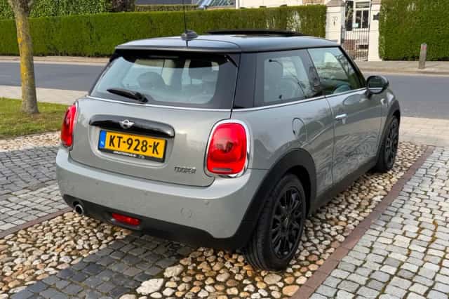 MINI Cooper (2016) thumbnail 3