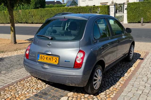 Nissan Micra (2009) thumbnail 3