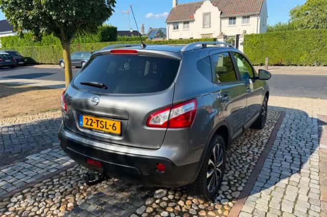 Nissan Qashqai (2012) thumbnail 3