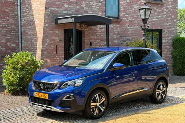 Peugeot 3008 (2019) thumbnail 1