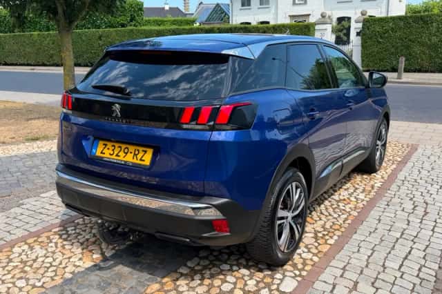 Peugeot 3008 (2019) thumbnail 2