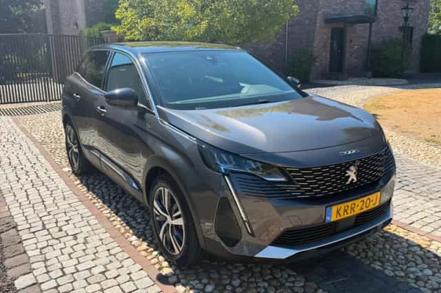 Peugeot 3008 (2023) thumbnail 3