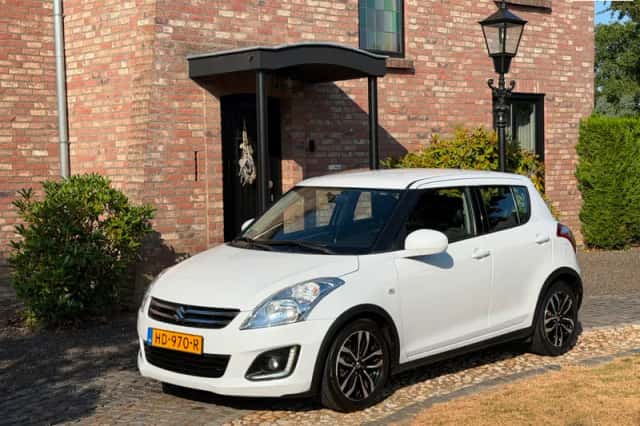 Suzuki Swift (2015) thumbnail 2