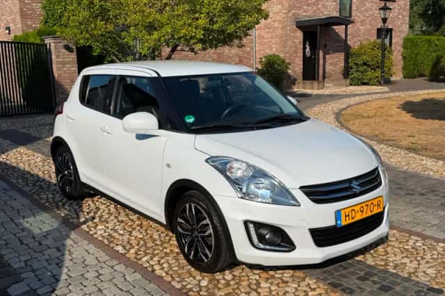 Suzuki Swift (2015) thumbnail 3