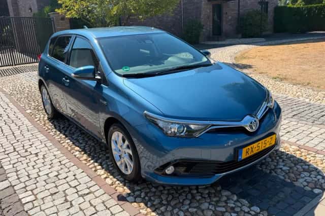 Toyota Auris (2018) thumbnail 2