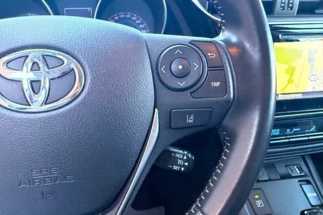 Toyota Auris (2018) thumbnail 6