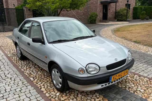 Toyota Corolla (1999) thumbnail 3