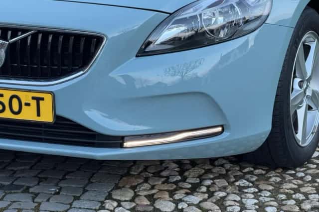 Volvo V40 (2017) thumbnail 3