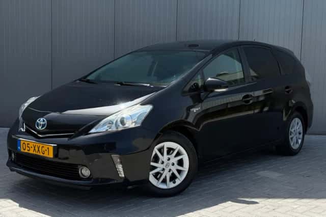 Toyota Prius (2012) thumbnail 2