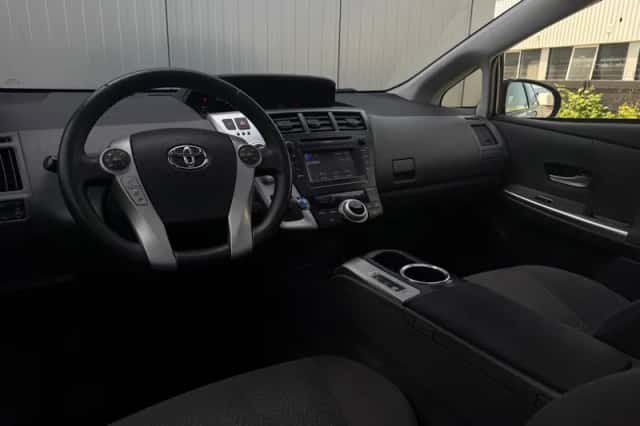 Toyota Prius (2012) thumbnail 12