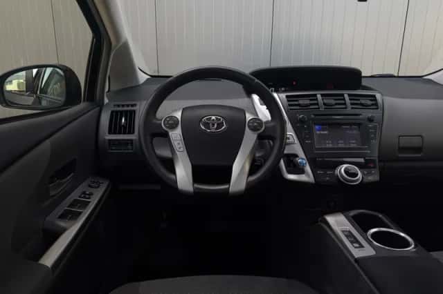 Toyota Prius (2012) thumbnail 13