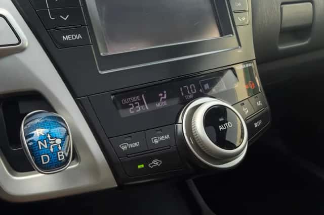 Toyota Prius (2012) thumbnail 17