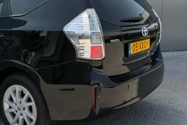 Toyota Prius (2012) thumbnail 5