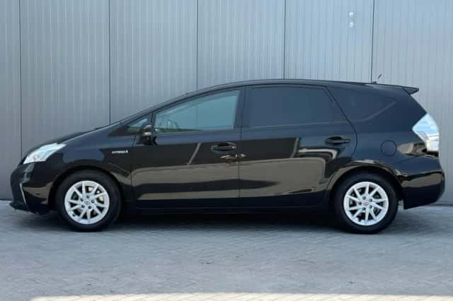 Toyota Prius (2012) thumbnail 8