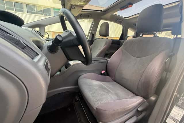 Toyota Prius (2012) thumbnail 9
