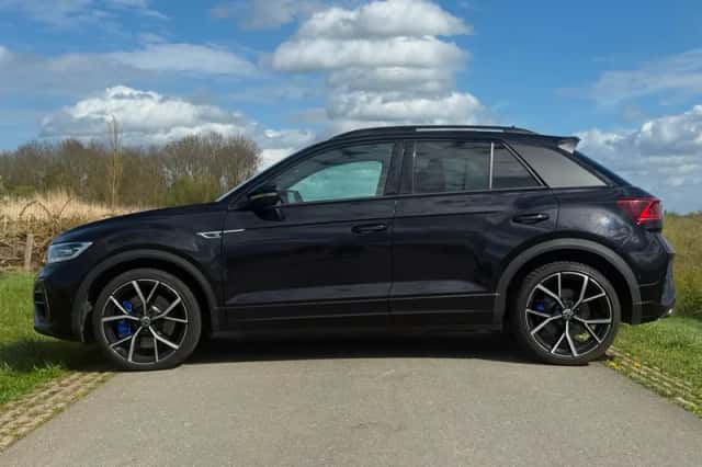 Volkswagen T-Roc (2023) thumbnail 2