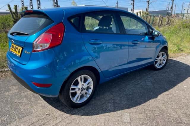 Ford Fiesta (2013) thumbnail 2