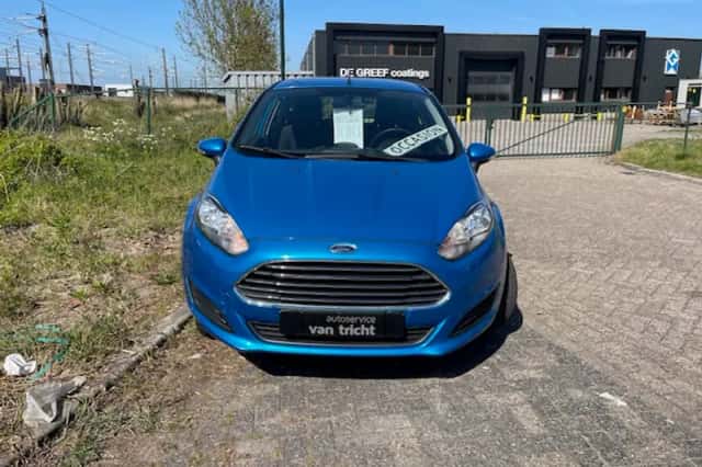Ford Fiesta (2013) thumbnail 3