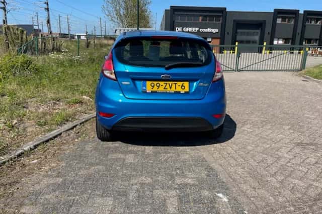 Ford Fiesta (2013) thumbnail 4