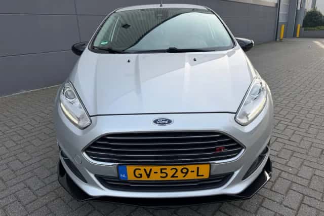 Ford Fiesta (2015) thumbnail 2