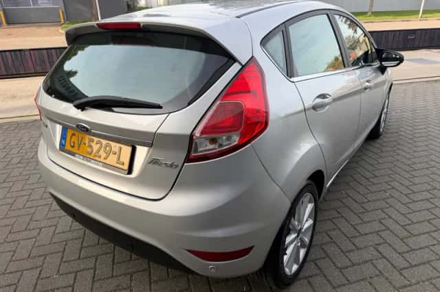 Ford Fiesta (2015) thumbnail 5