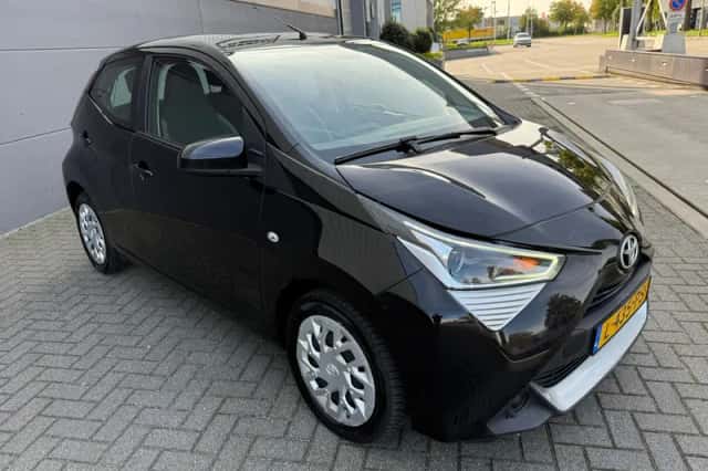 Toyota Aygo (2021) thumbnail 3