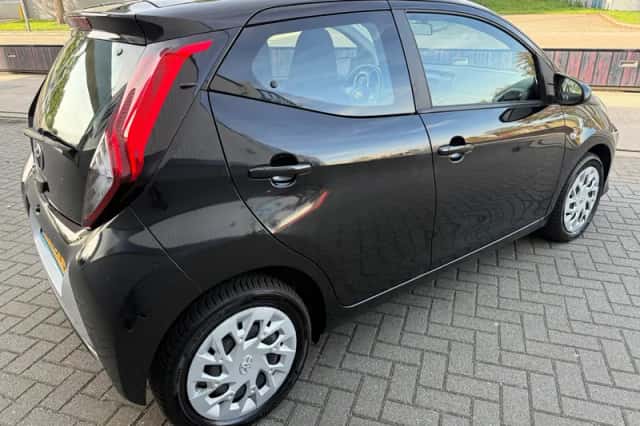 Toyota Aygo (2021) thumbnail 5
