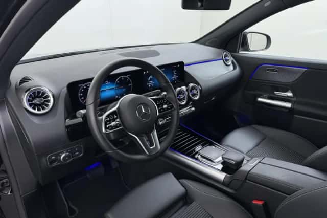 Mercedes-Benz EQA (2022) thumbnail 2