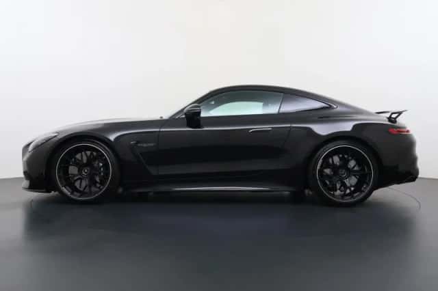 Mercedes-Benz AMG GT (2024) thumbnail 3