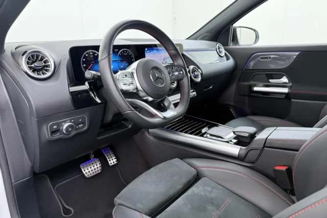 Mercedes-Benz GLA-Klasse (2023) thumbnail 2