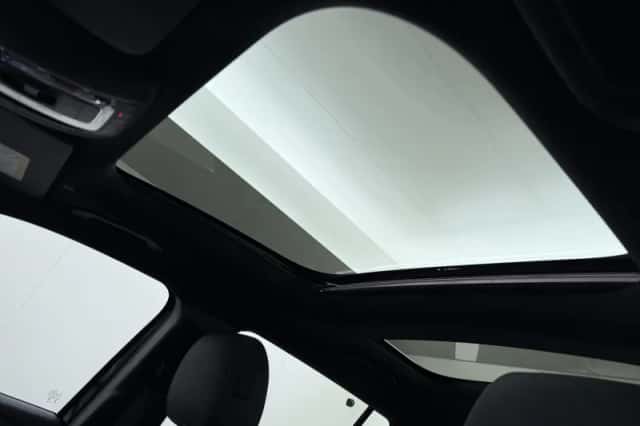 Mercedes-Benz EQB (2025) thumbnail 4