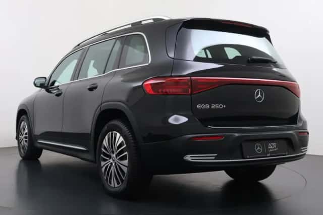 Mercedes-Benz EQB (2025) thumbnail 5