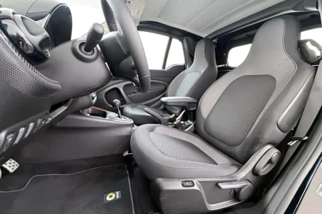 Smart Fortwo (2024) thumbnail 4