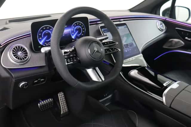 Mercedes-Benz EQS (2023) thumbnail 2