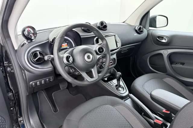 Smart Fortwo (2024) thumbnail 2