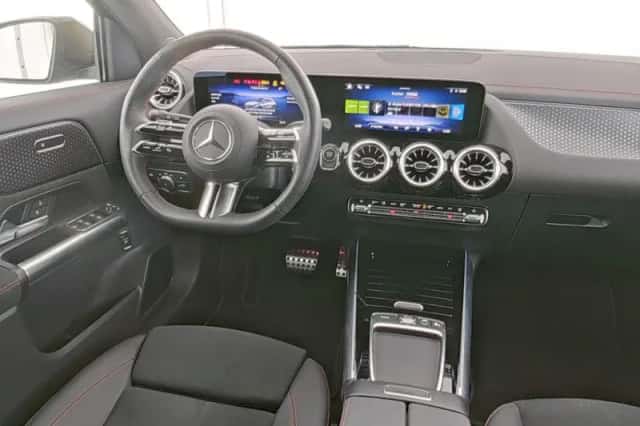 Mercedes-Benz EQA (2025) thumbnail 2