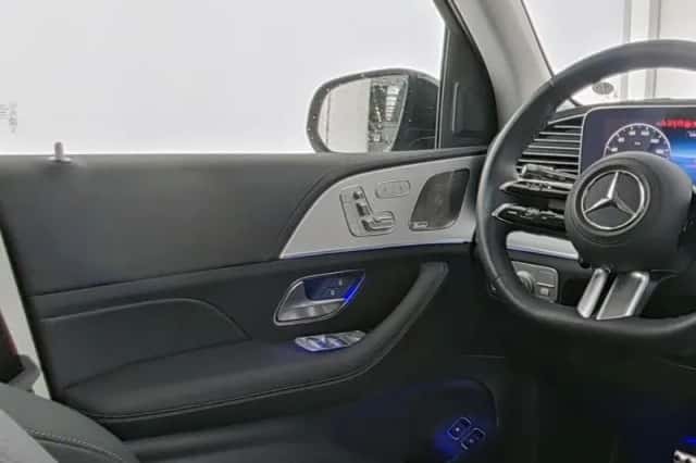 Mercedes-Benz GLE (2026) thumbnail 6