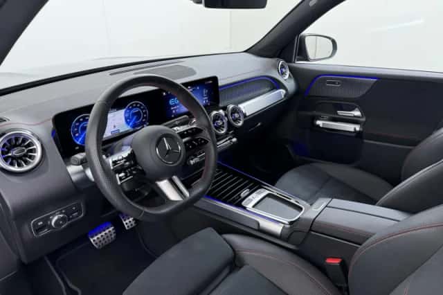 Mercedes-Benz EQB (2025) thumbnail 2