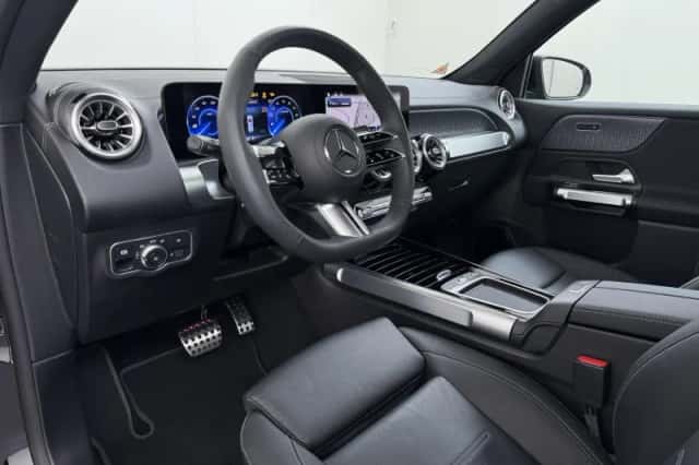 Mercedes-Benz EQB (2025) thumbnail 2