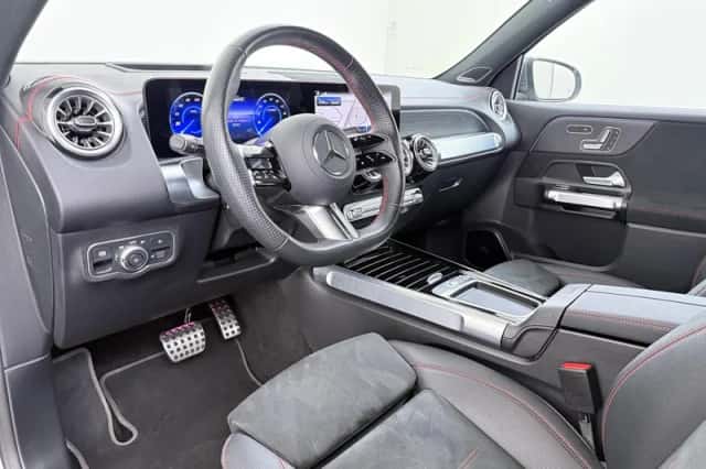 Mercedes-Benz EQB (2025) thumbnail 2