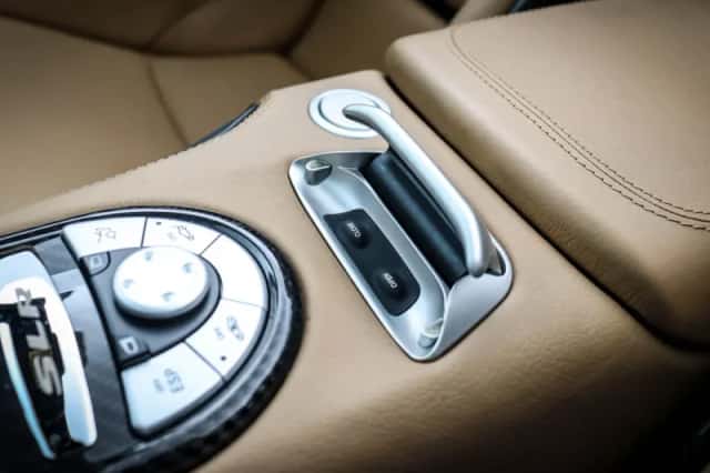 Mercedes-Benz SLR (2008) thumbnail 30