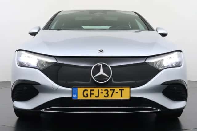 Mercedes-Benz EQE (2024) thumbnail 12