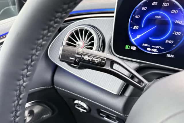 Mercedes-Benz EQE (2025) thumbnail 32