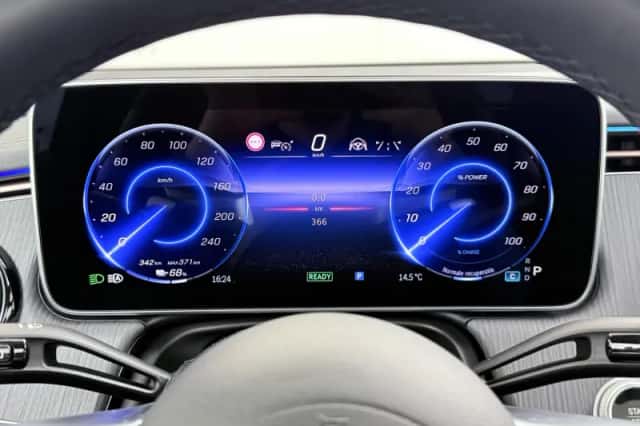 Mercedes-Benz EQE (2025) thumbnail 36