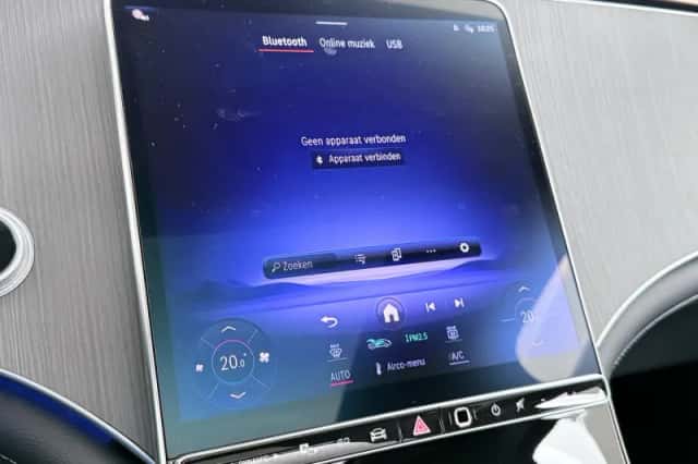 Mercedes-Benz EQE (2025) thumbnail 45