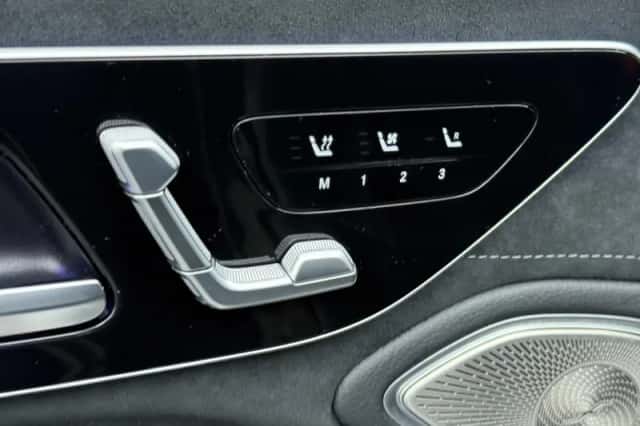 Mercedes-Benz EQS (2023) thumbnail 23