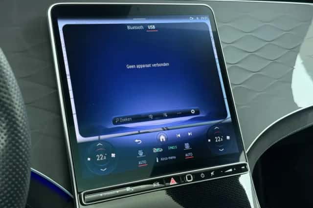 Mercedes-Benz EQS (2023) thumbnail 43