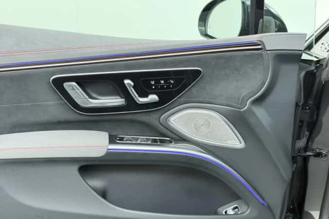 Mercedes-Benz EQS (2023) thumbnail 10