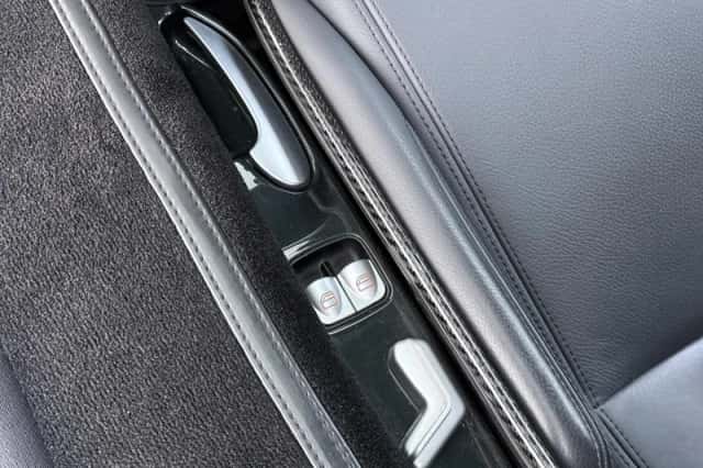Mercedes-Benz SLR (2007) thumbnail 32